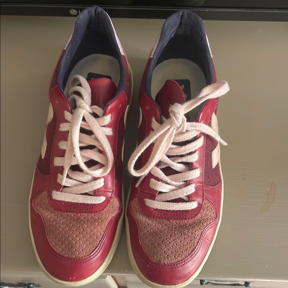 Red and Pink Women’s Veja size 39